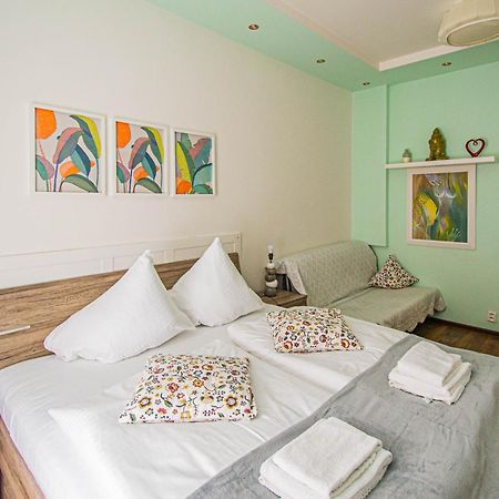 Ruterra Apartment Cimburkova Прага Экстерьер фото