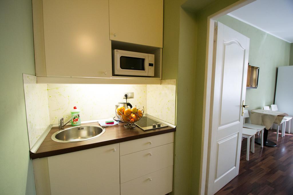 Ruterra Apartment Cimburkova Прага Экстерьер фото