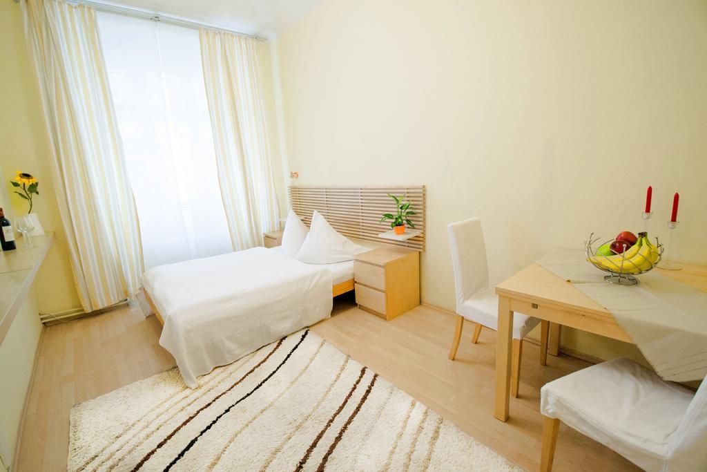 Ruterra Apartment Cimburkova Прага Экстерьер фото