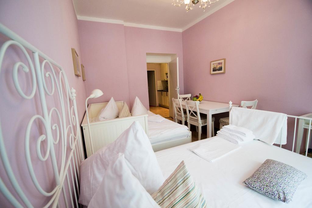 Ruterra Apartment Cimburkova Прага Экстерьер фото