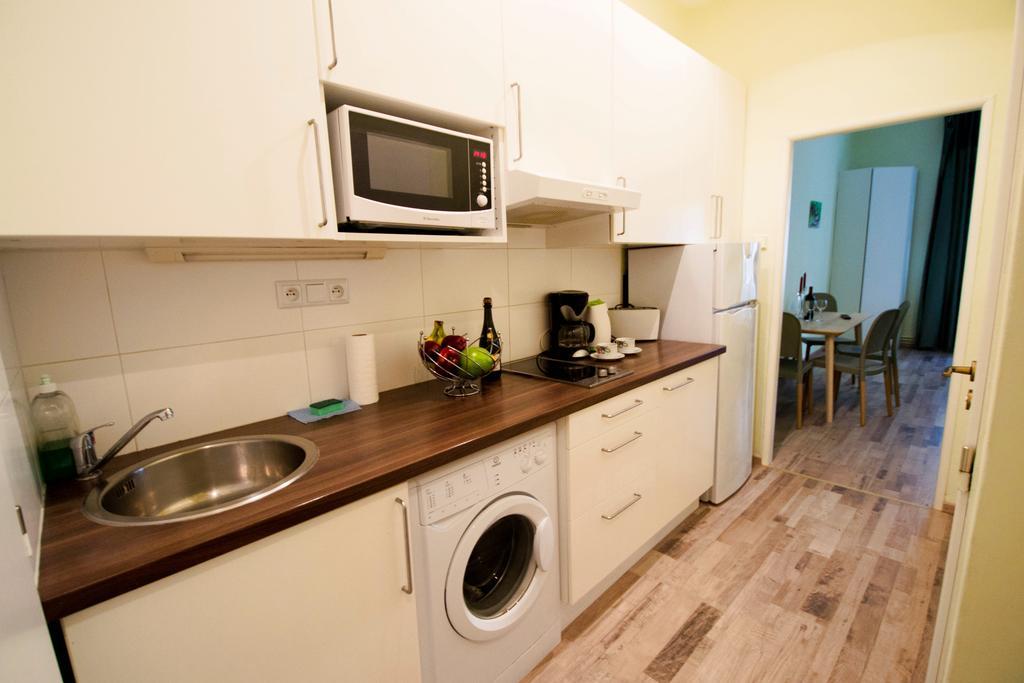 Ruterra Apartment Cimburkova Прага Экстерьер фото