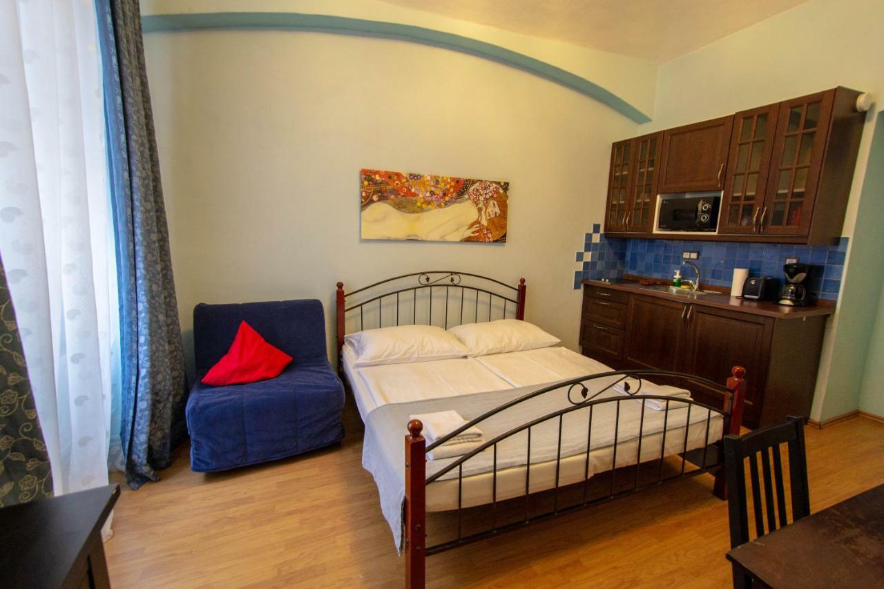 Ruterra Apartment Cimburkova Прага Экстерьер фото