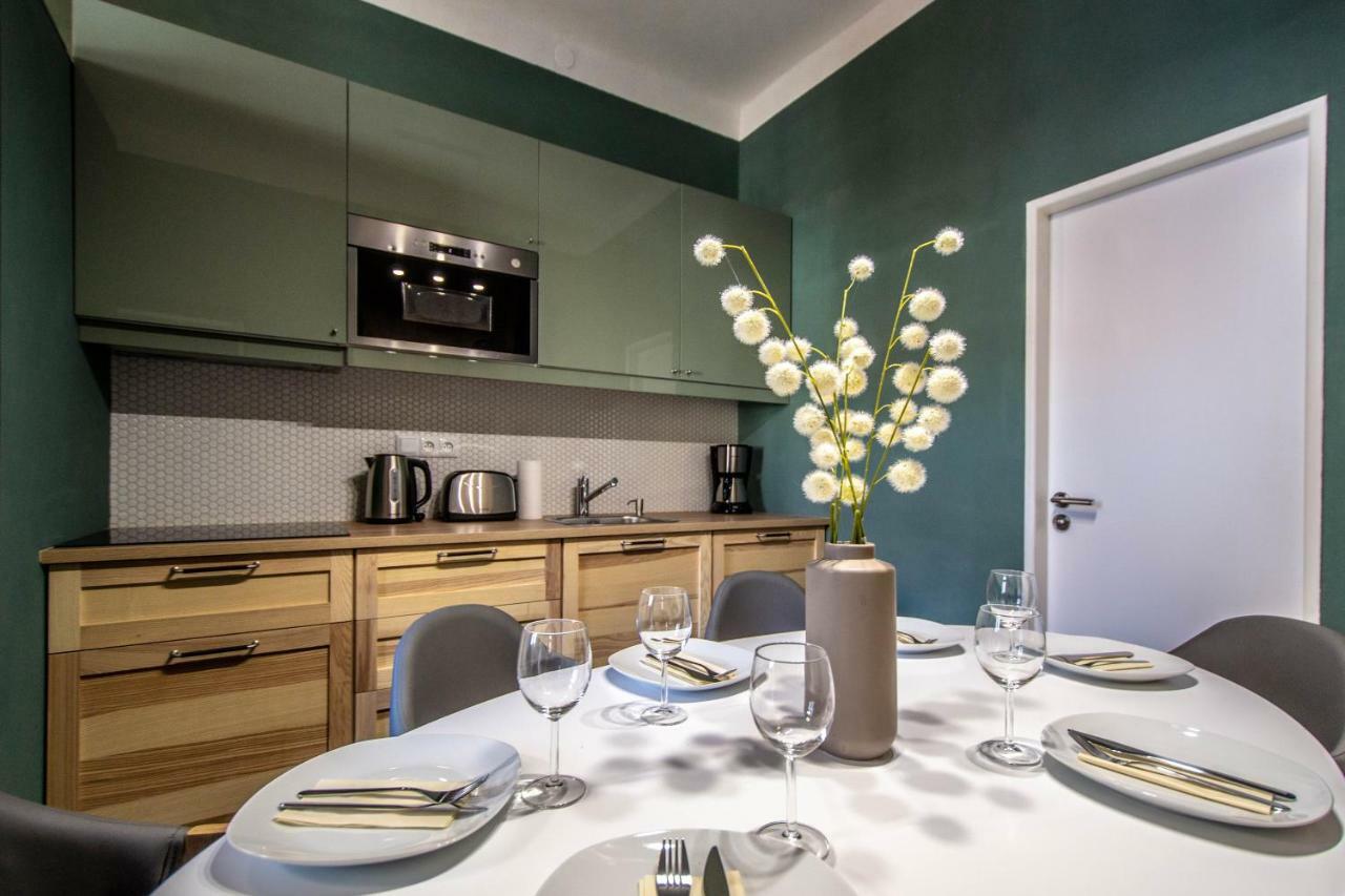 Ruterra Apartment Cimburkova Прага Экстерьер фото
